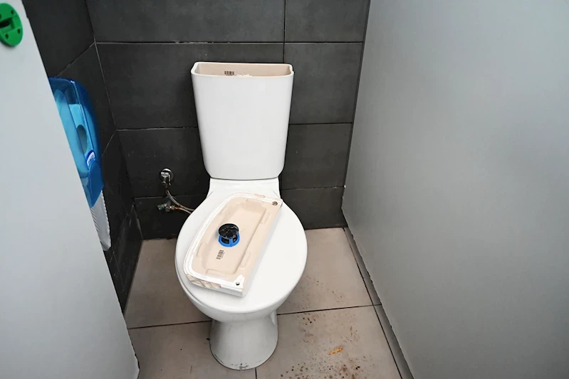 Deniz Kafe’nin tuvaleti kullanılamaz hale getirildi