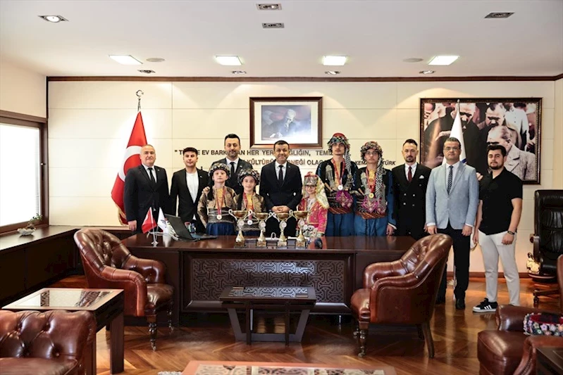 Halk oyunları şampiyonlarından Başkan Çavuşoğlu’na ziyaret